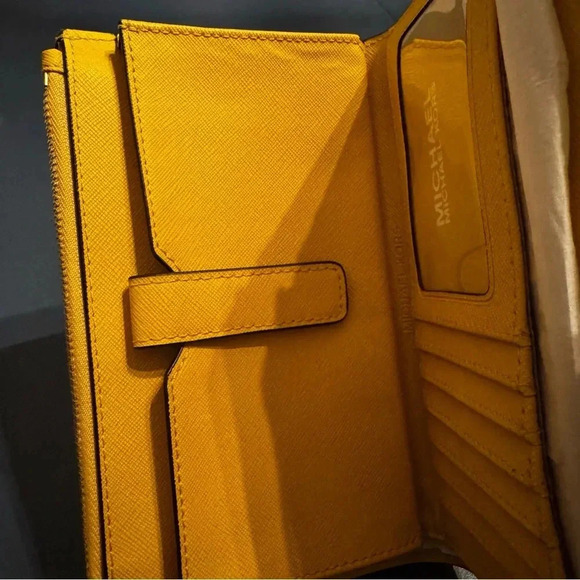 Michael Kors Jet Set Double Zip Wristlet New - Picture 7 of 10